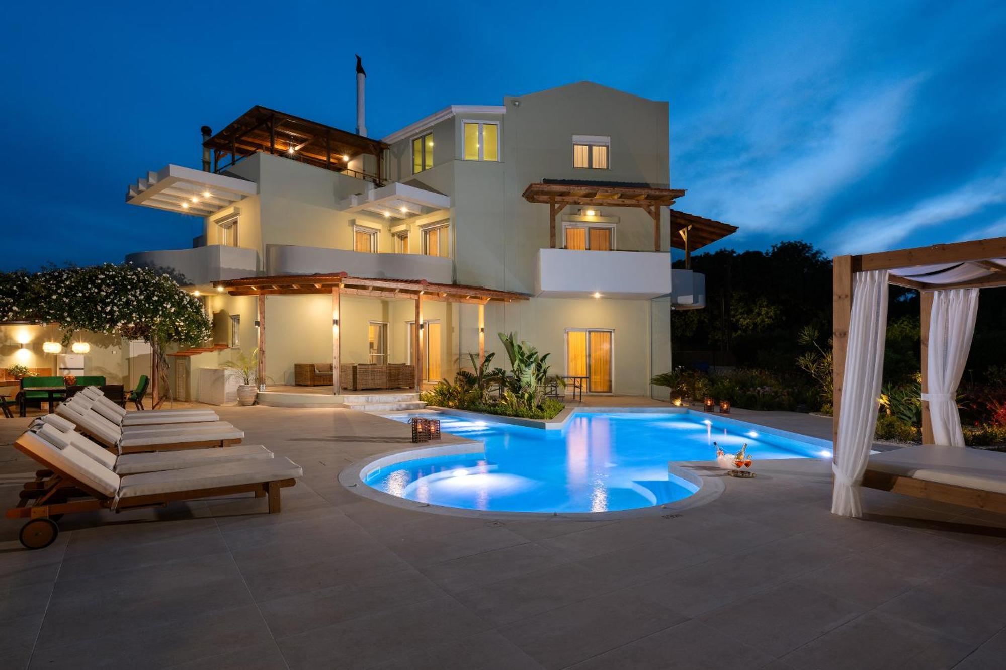 Excelencia New With Artistic Pool & Sea View *