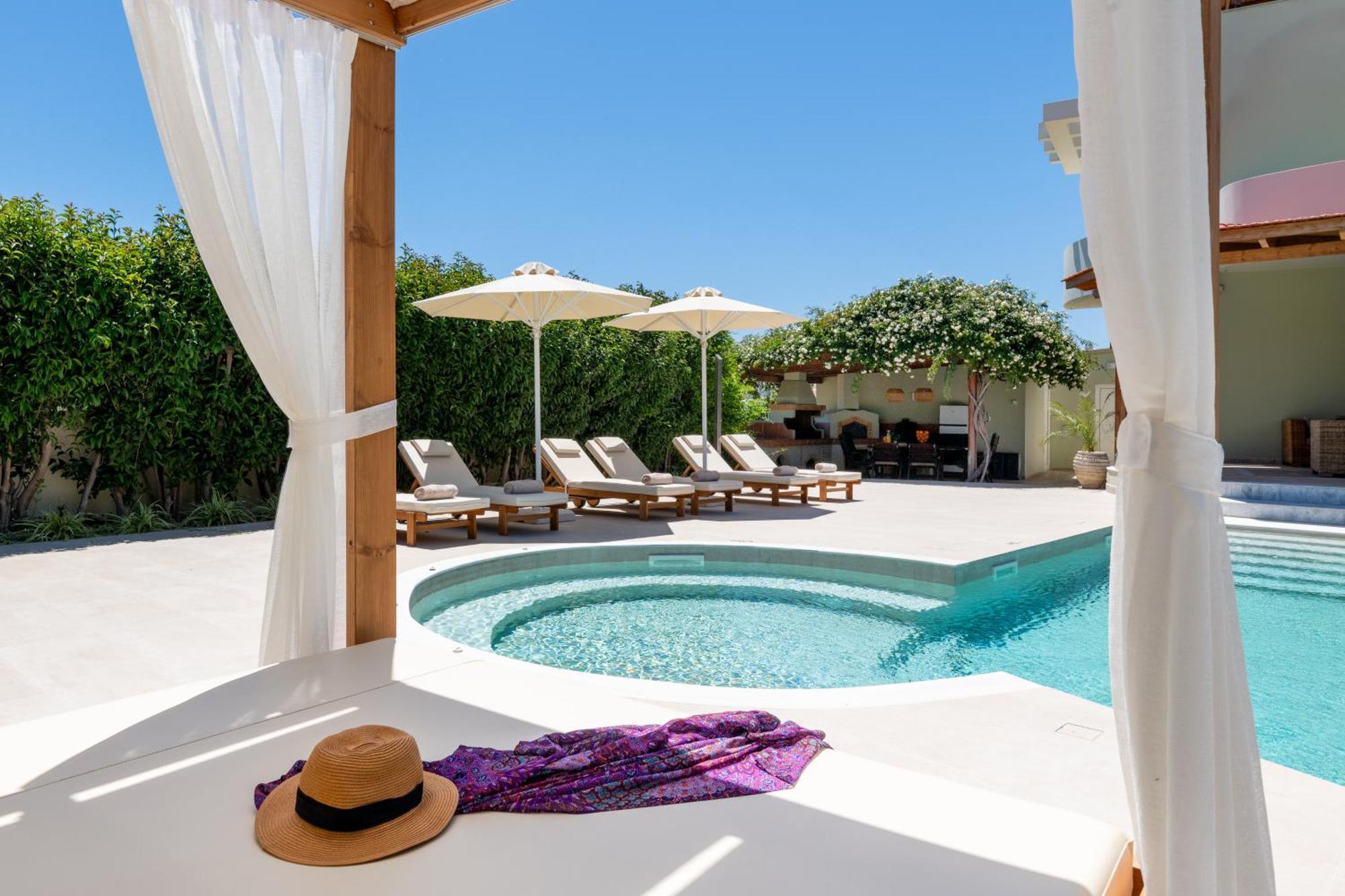 Excelencia New With Artistic Pool & Sea View *